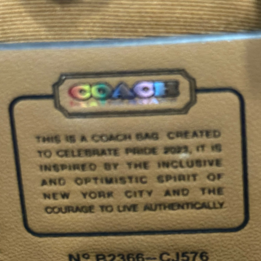 LIke New!!! COACH Dempsey Tote 22 in signature Jacquard - Picture 11 of 13